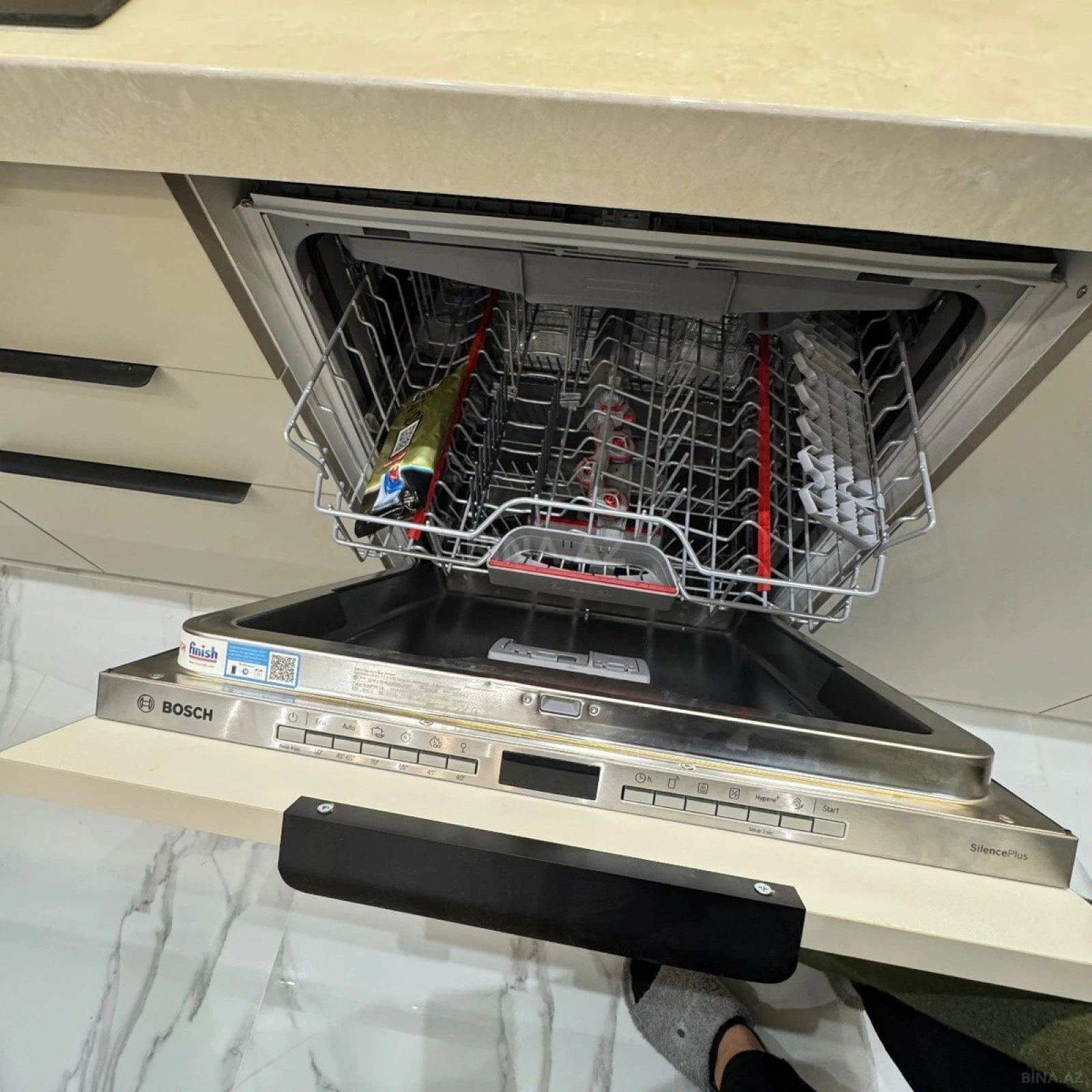 Kirayə verilir 4 otaqlı mənzil 140 m²