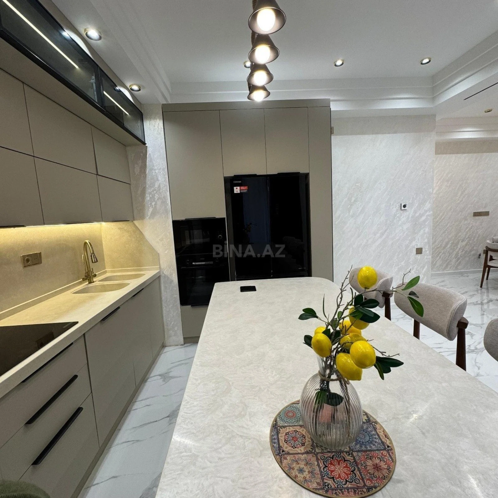 Kirayə verilir 4 otaqlı mənzil 140 m²