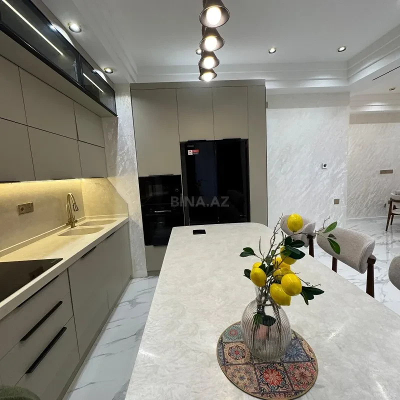 Kirayə verilir 4 otaqlı mənzil 140 m²