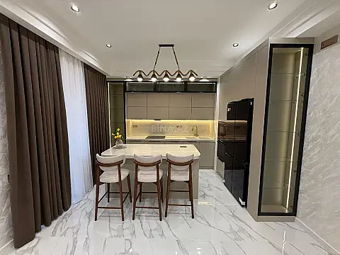 Kirayə verilir 4 otaqlı mənzil 140 m²
