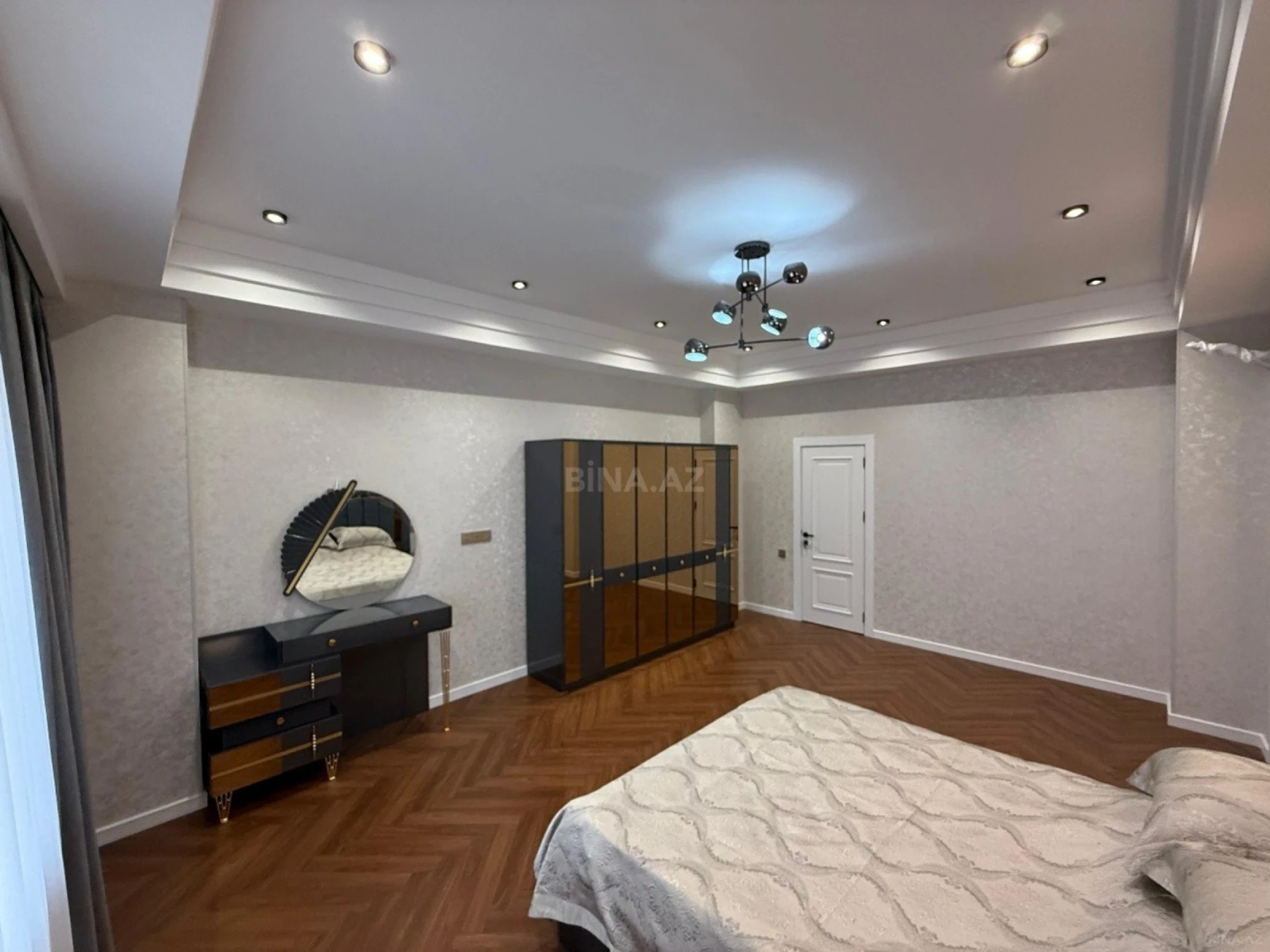 Kirayə verilir 4 otaqlı mənzil 140 m²