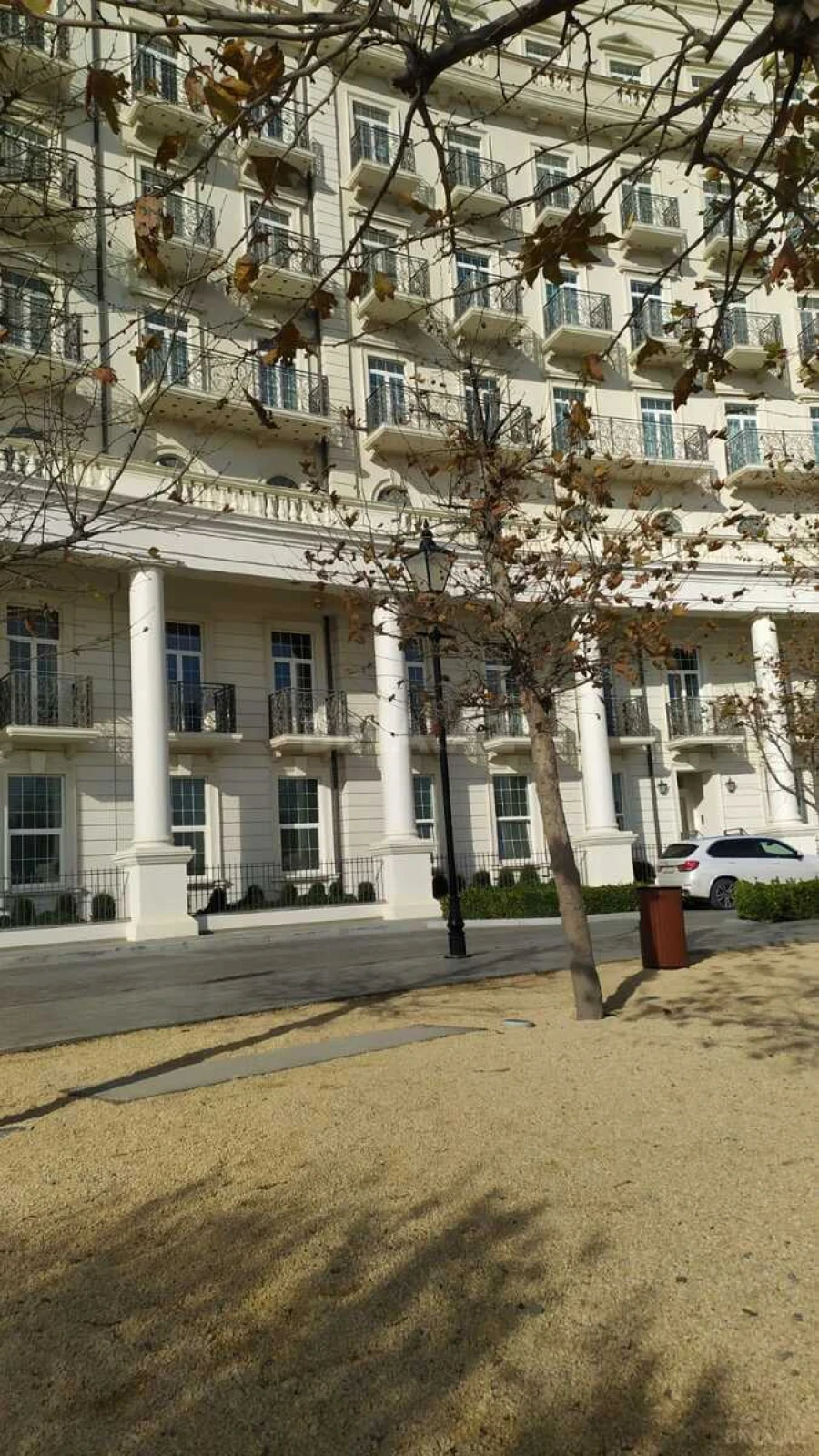 Satılır 3 otaqlı mənzil 122 m²