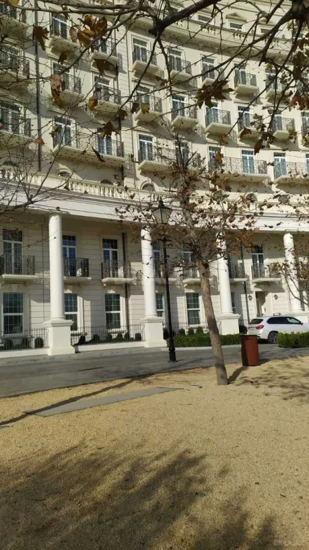 Satılır 3 otaqlı mənzil 122 m²
