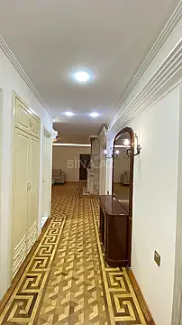 Satılır 4 otaqlı mənzil 150 m²