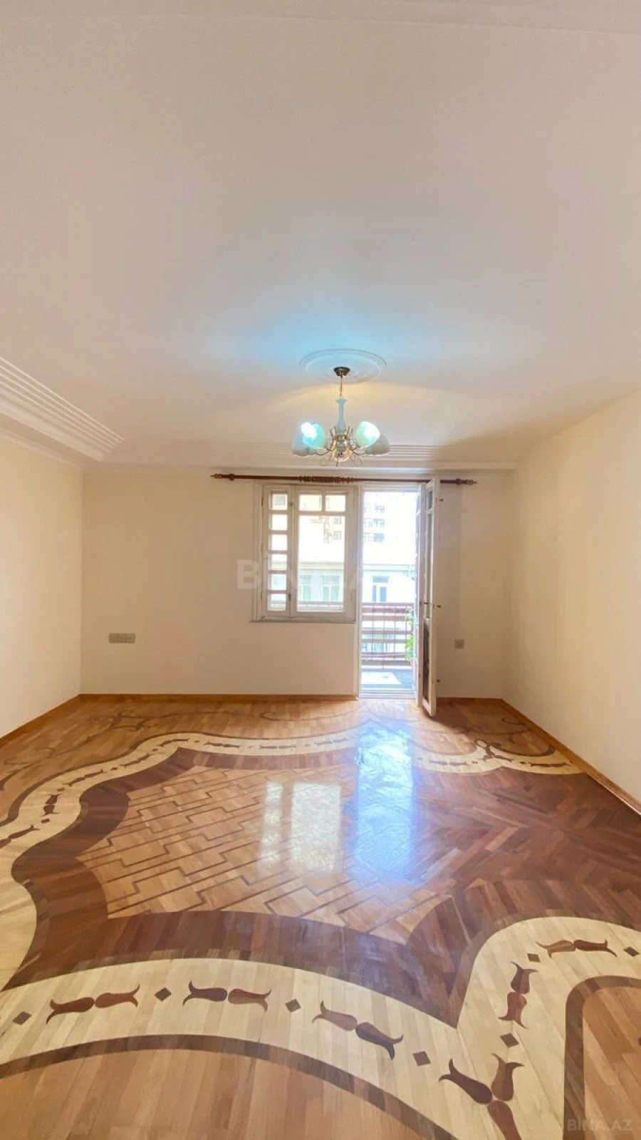 Satılır 4 otaqlı mənzil 150 m²