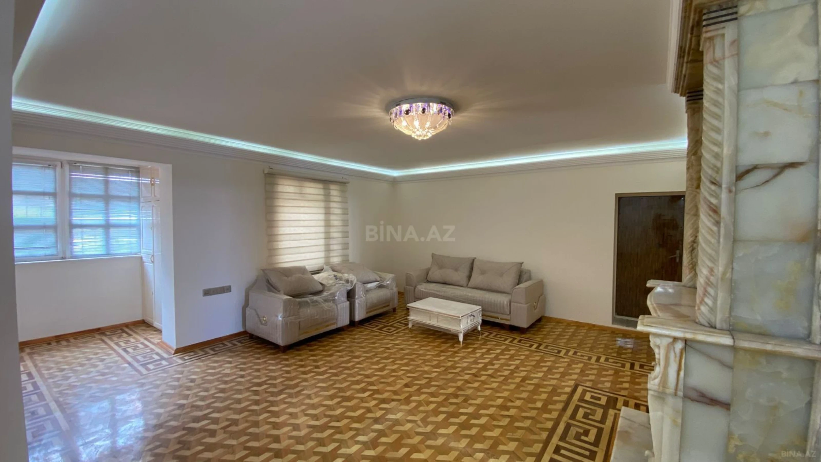 Satılır 4 otaqlı mənzil 150 m²