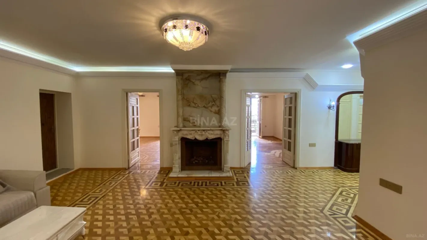 Satılır 4 otaqlı mənzil 150 m²