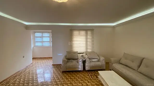 Satılır 4 otaqlı mənzil 150 m²