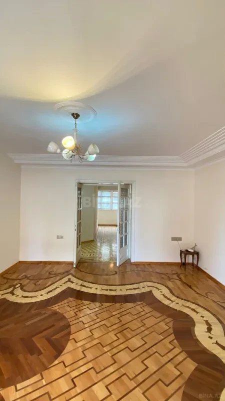 Satılır 4 otaqlı mənzil 150 m²