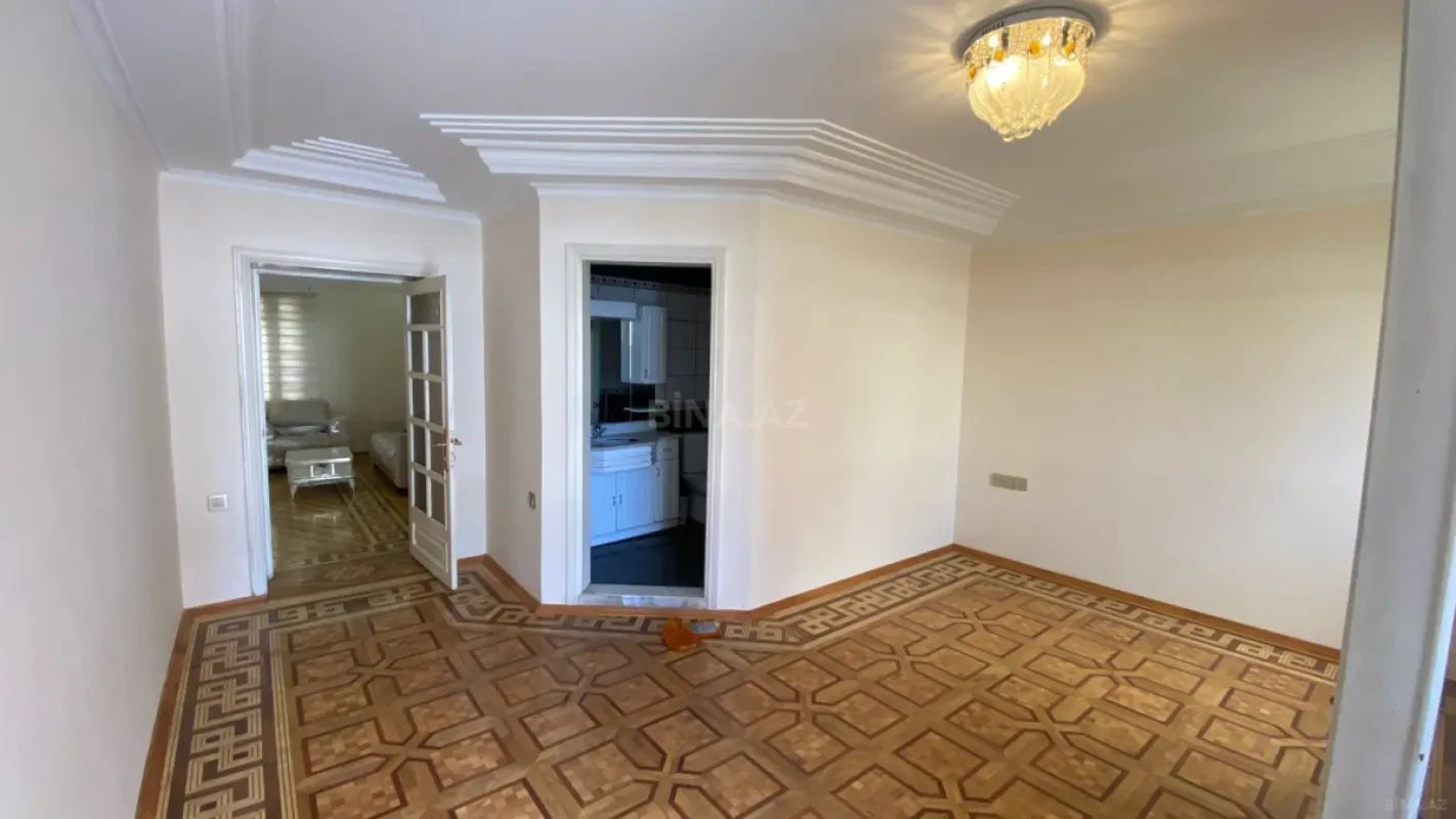 Satılır 4 otaqlı mənzil 150 m²
