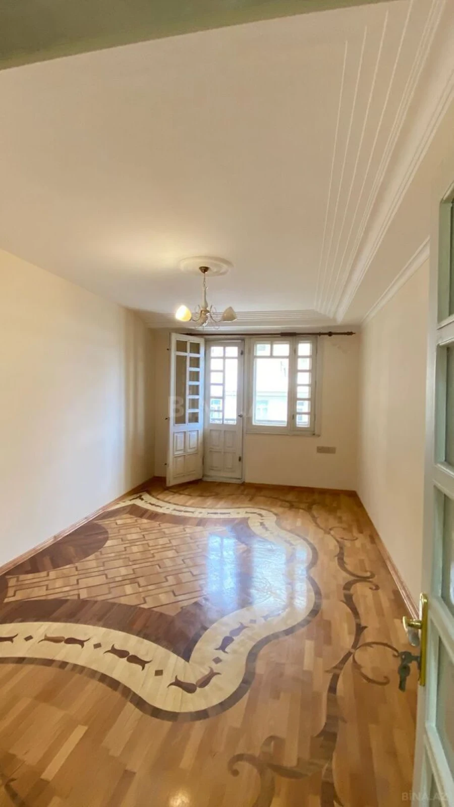 Satılır 4 otaqlı mənzil 150 m²