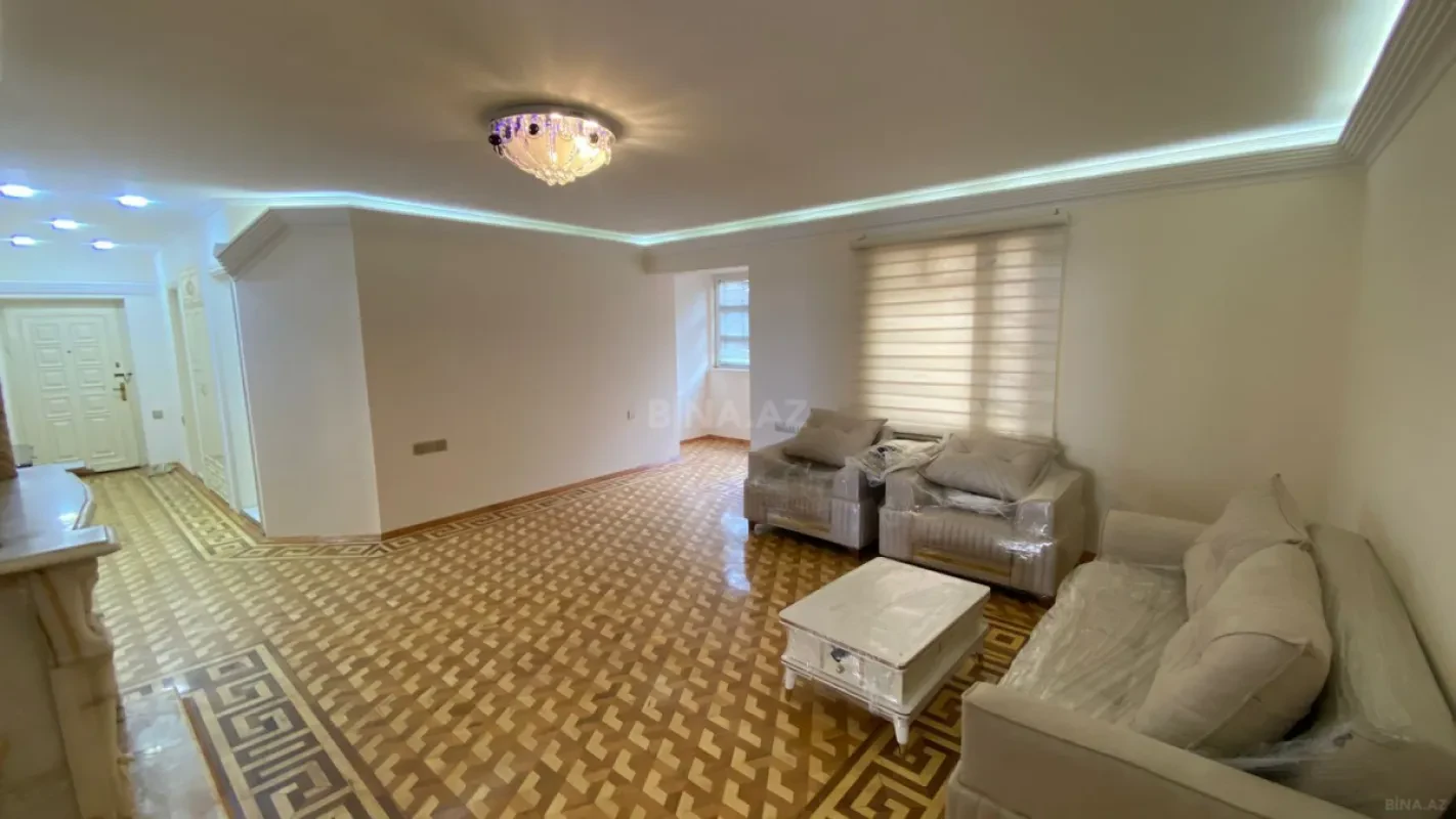 Satılır 4 otaqlı mənzil 150 m²