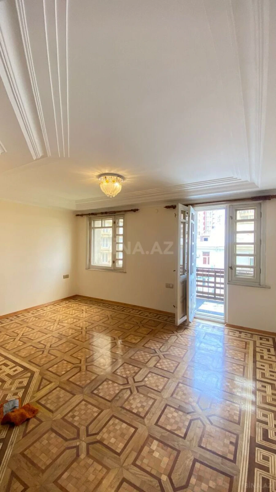 Satılır 4 otaqlı mənzil 150 m²