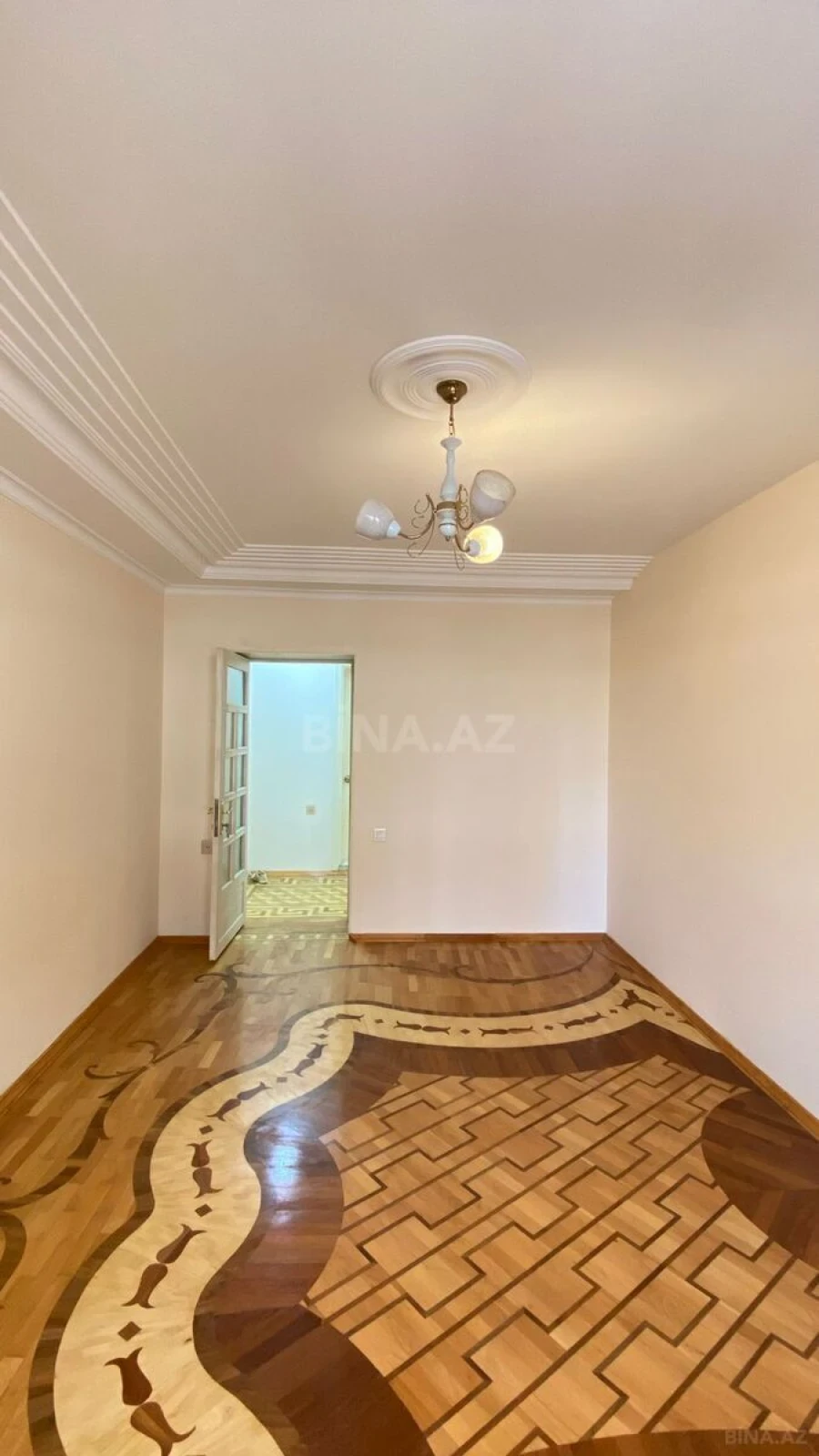 Satılır 4 otaqlı mənzil 150 m²