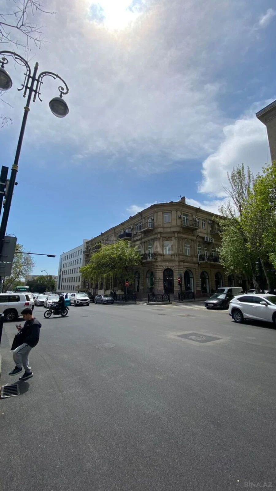 Satılır 4 otaqlı mənzil 150 m²