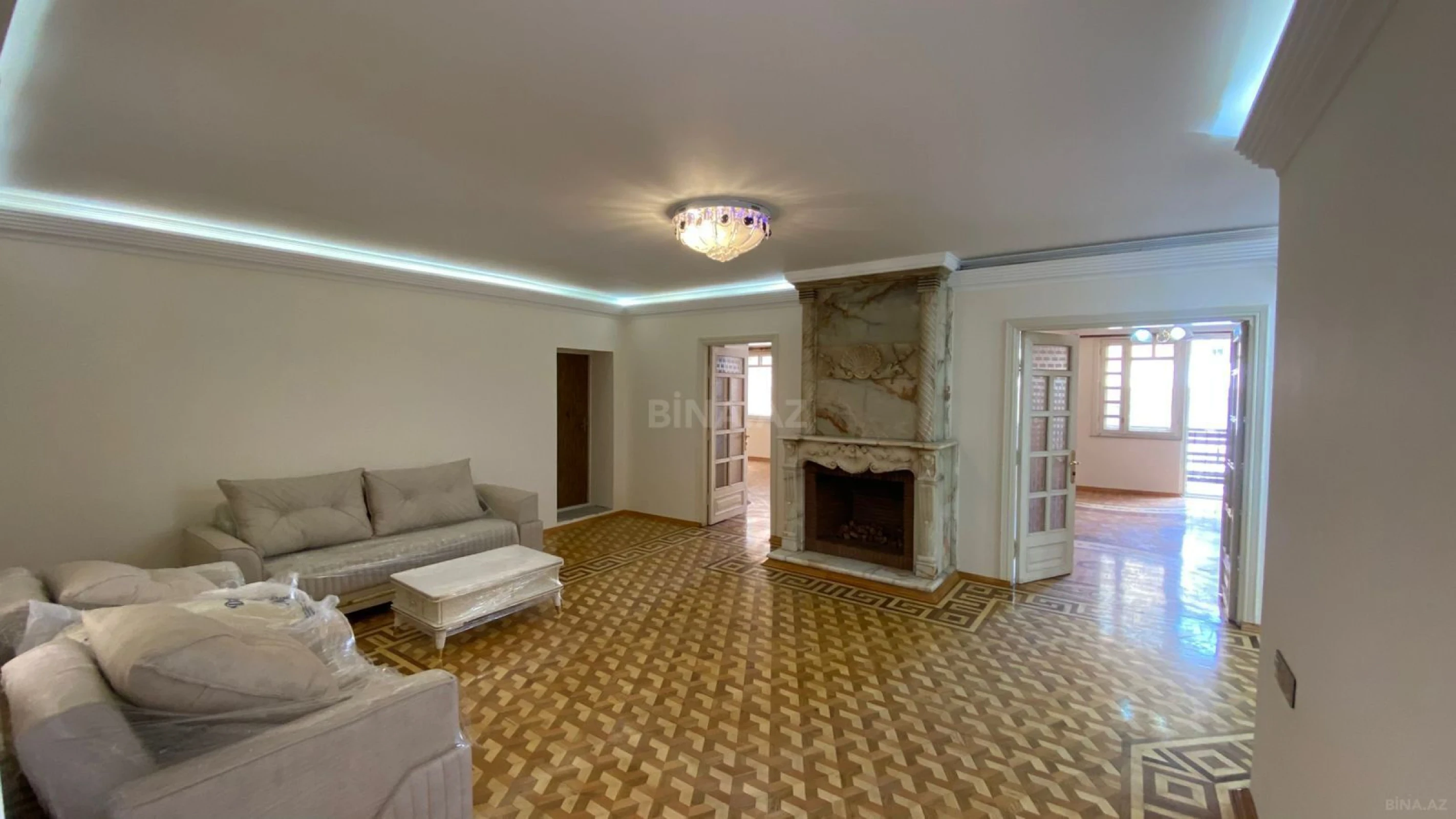 Satılır 4 otaqlı mənzil 150 m²