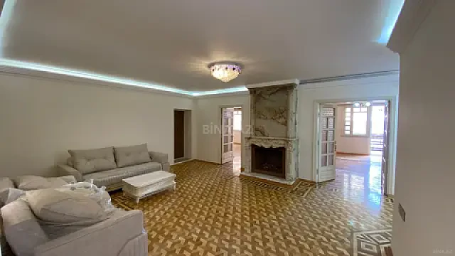 Satılır 4 otaqlı mənzil 150 m²