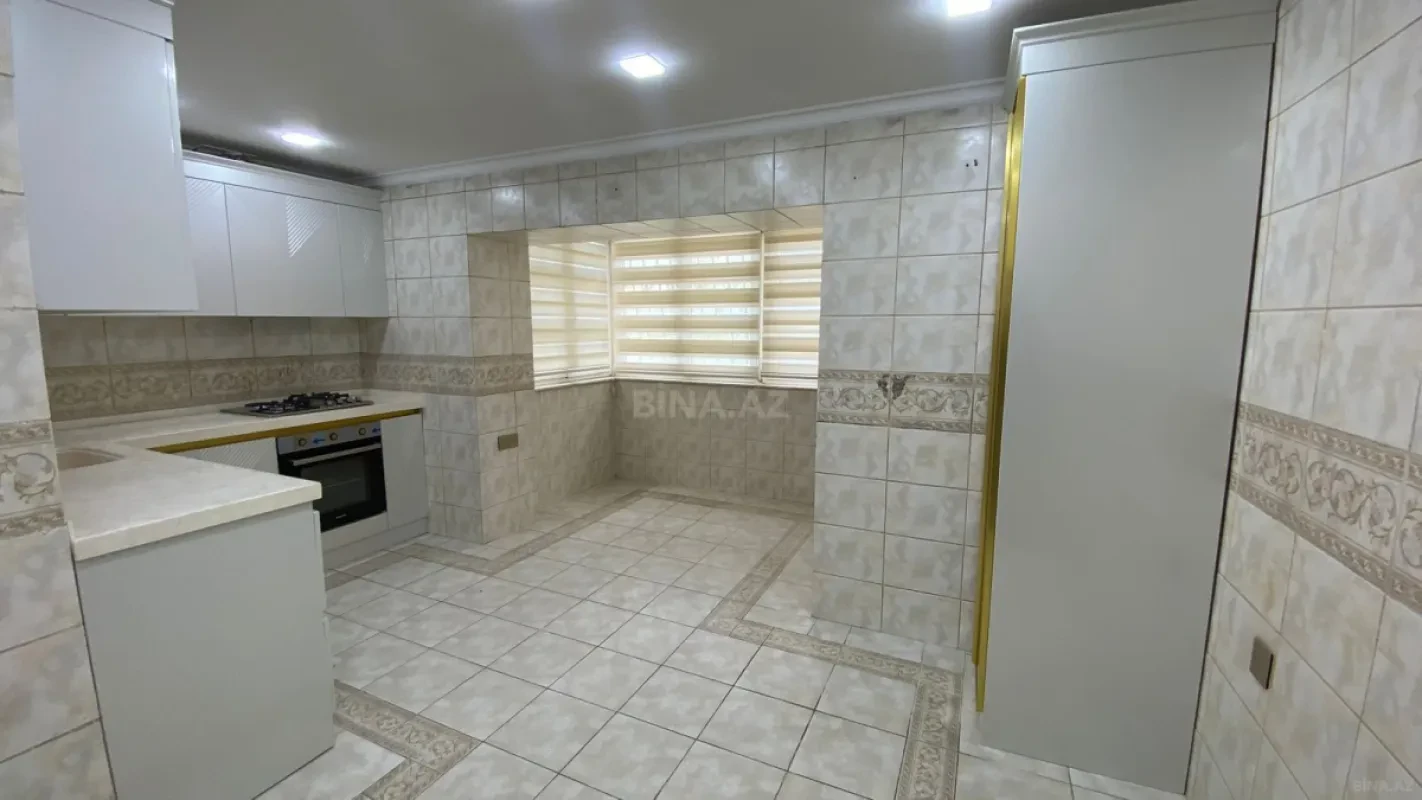 Satılır 4 otaqlı mənzil 150 m²
