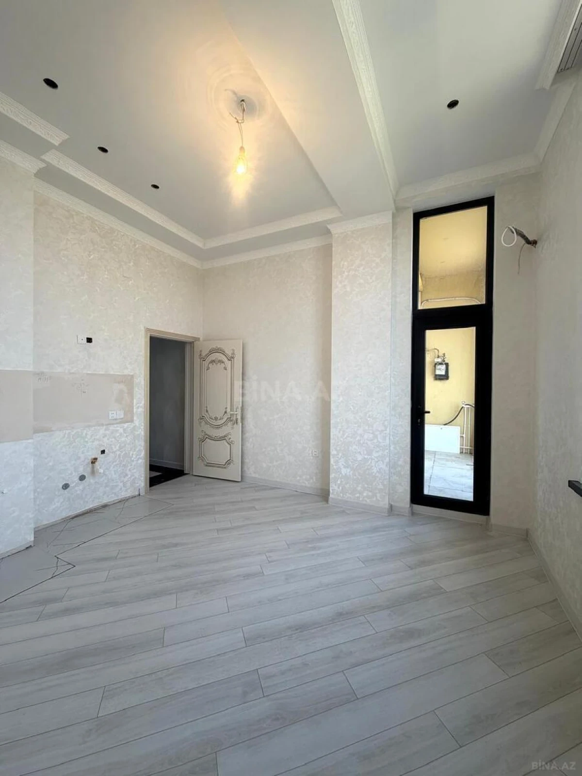 Satılır 2 otaqlı mənzil 81 m²