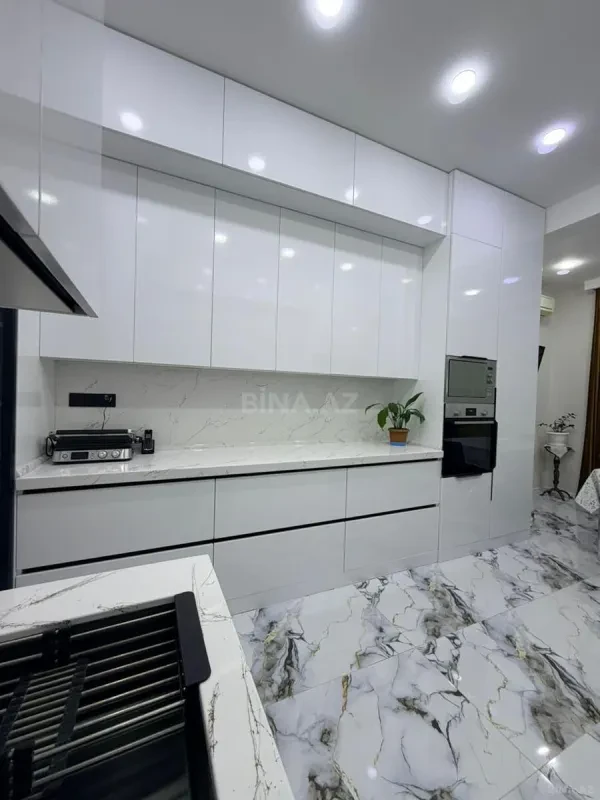 Satılır 4 otaqlı mənzil 161 m²