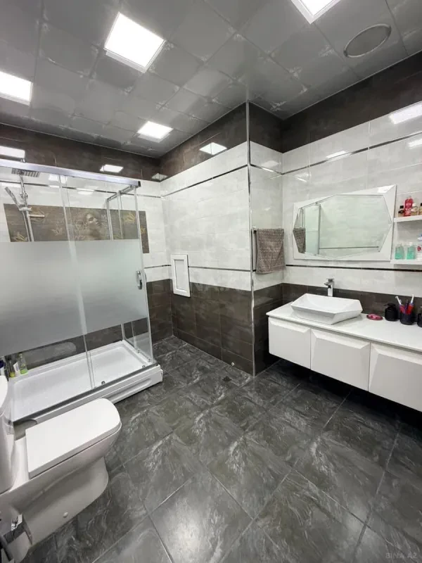 Satılır 4 otaqlı mənzil 161 m²