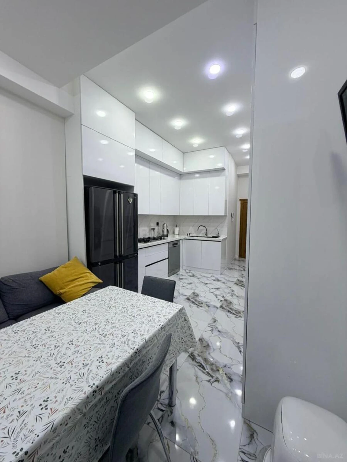 Satılır 4 otaqlı mənzil 161 m²