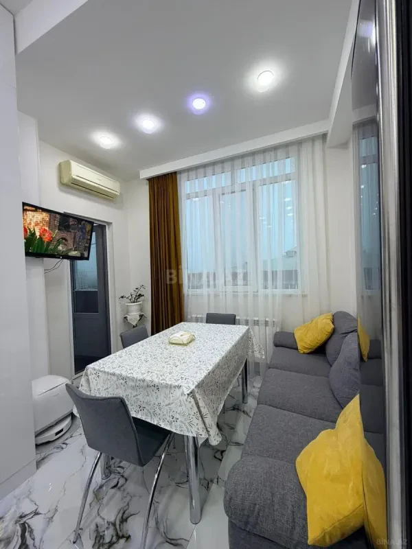 Satılır 4 otaqlı mənzil 161 m²