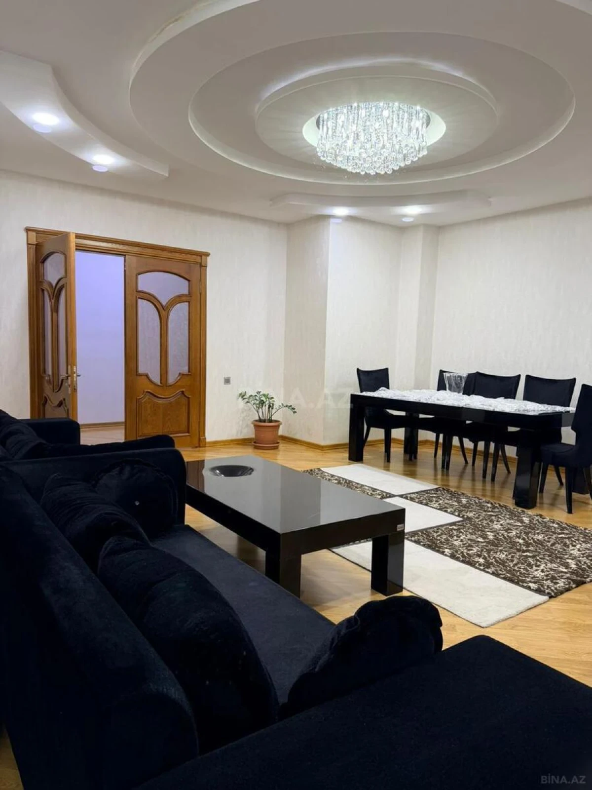 Satılır 4 otaqlı mənzil 161 m²