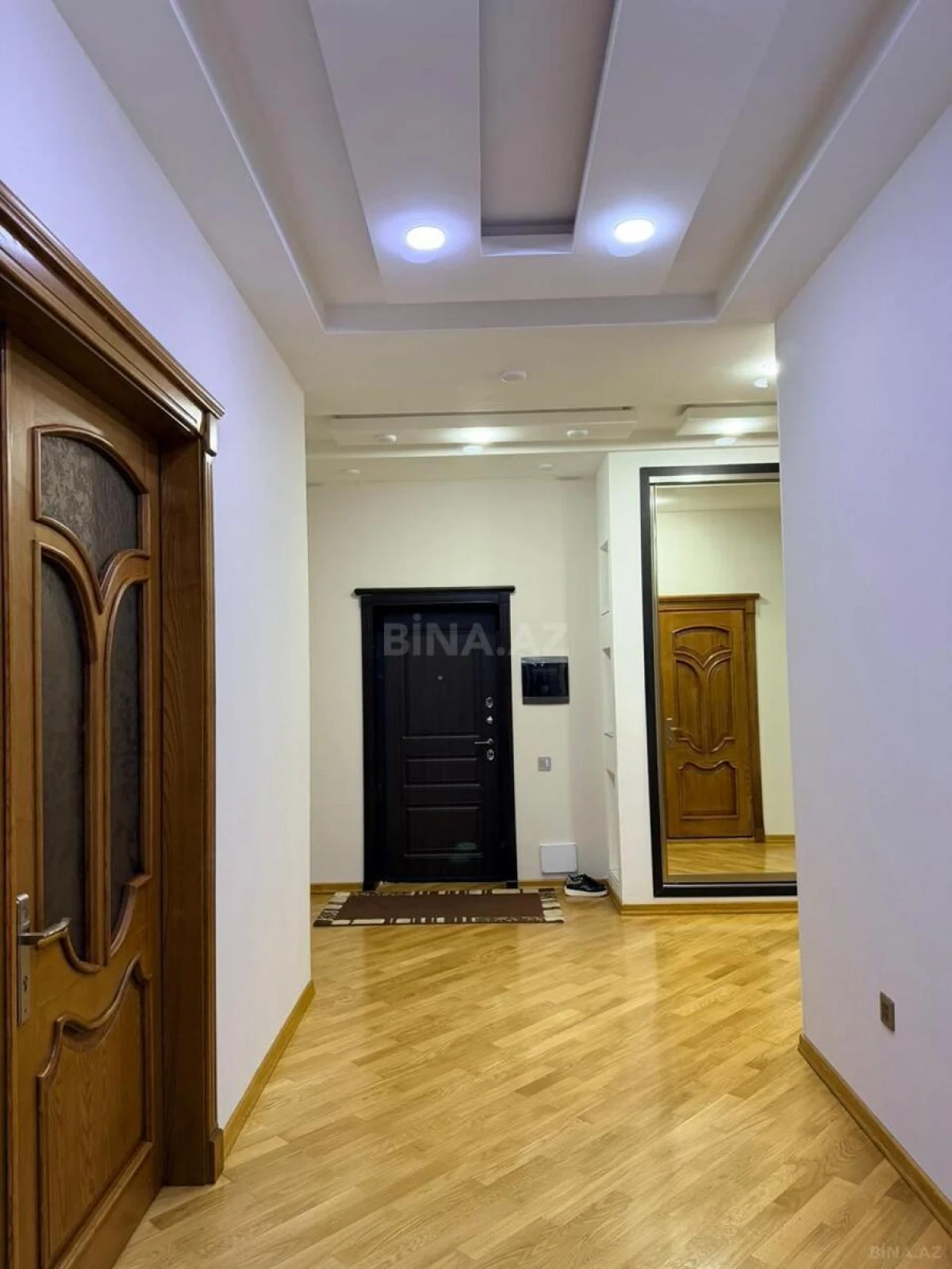 Satılır 4 otaqlı mənzil 161 m²