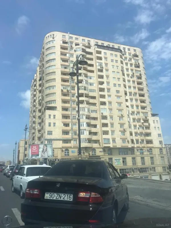 Satılır 3 otaqlı mənzil 145 m²