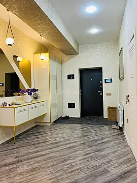 Satılır 4 otaqlı mənzil 220 m²