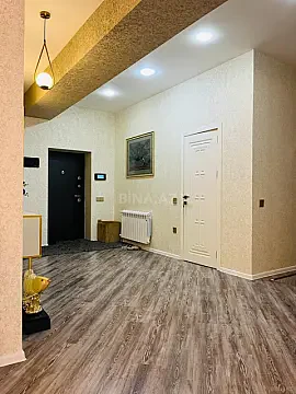 Satılır 4 otaqlı mənzil 220 m²