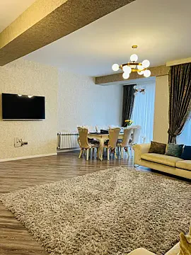 Satılır 4 otaqlı mənzil 220 m² — Bakı 4 otaq 220.00 m²