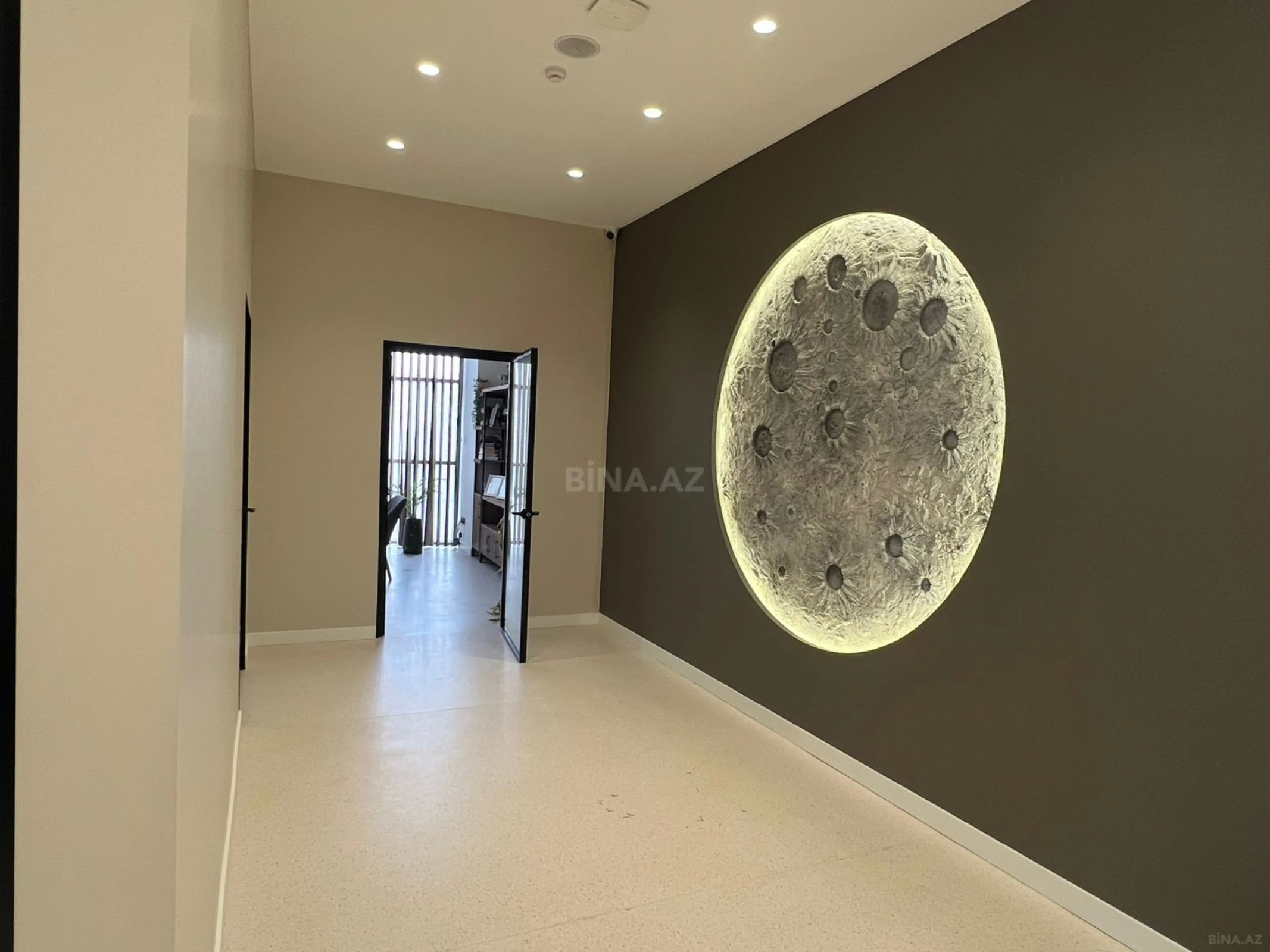 Kirayə verilir obyekt 270 m²