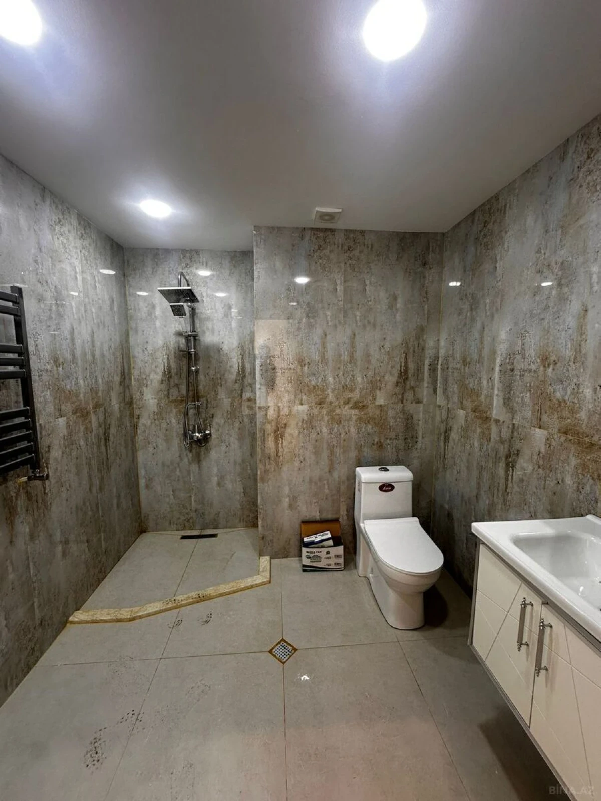 Satılır 3 otaqlı mənzil 102 m²