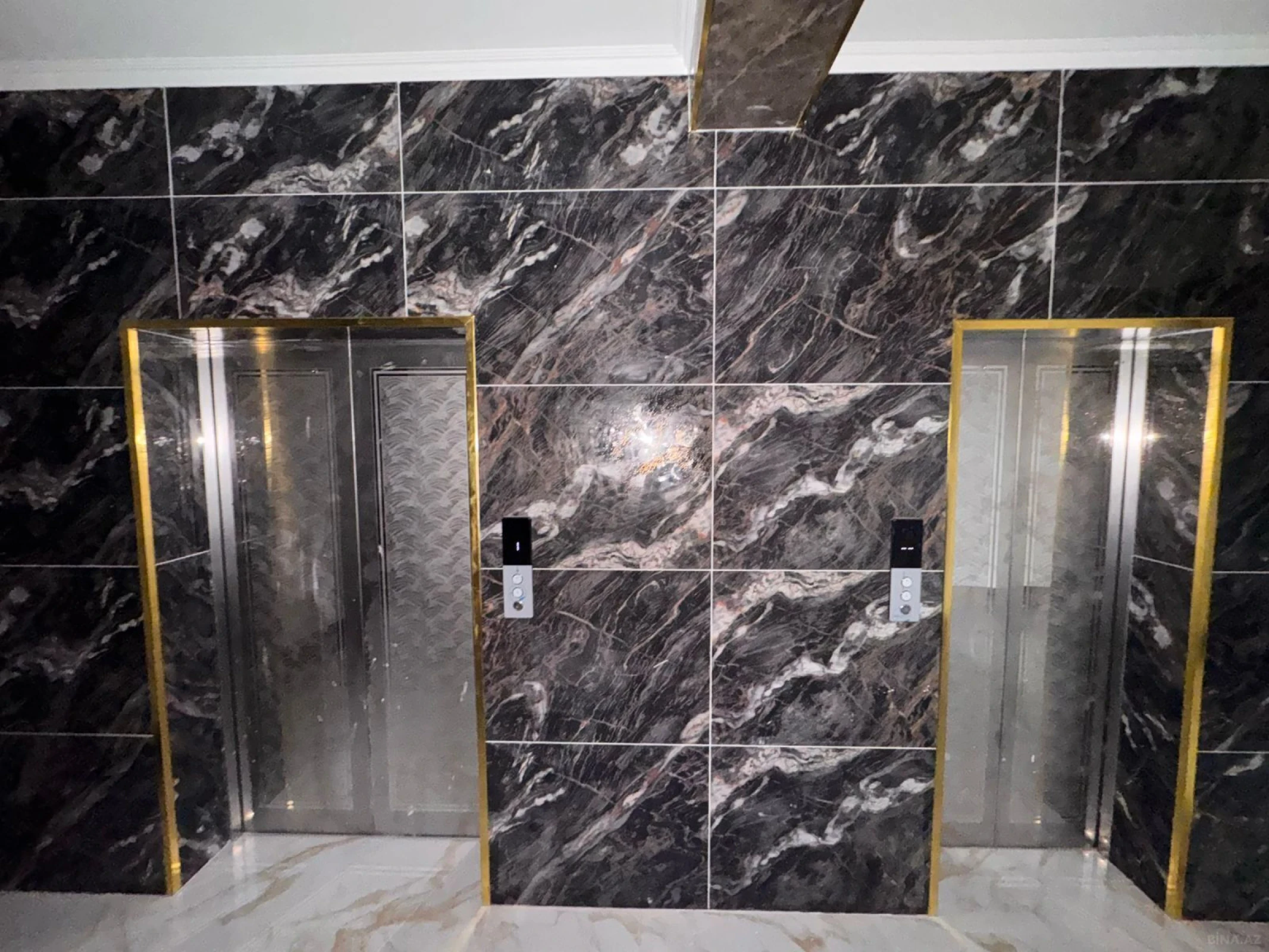 Satılır 3 otaqlı mənzil 102 m²