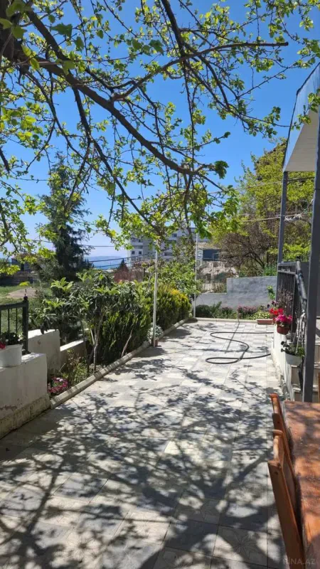 Satılır 6 otaqlı həyət evi 180 m²