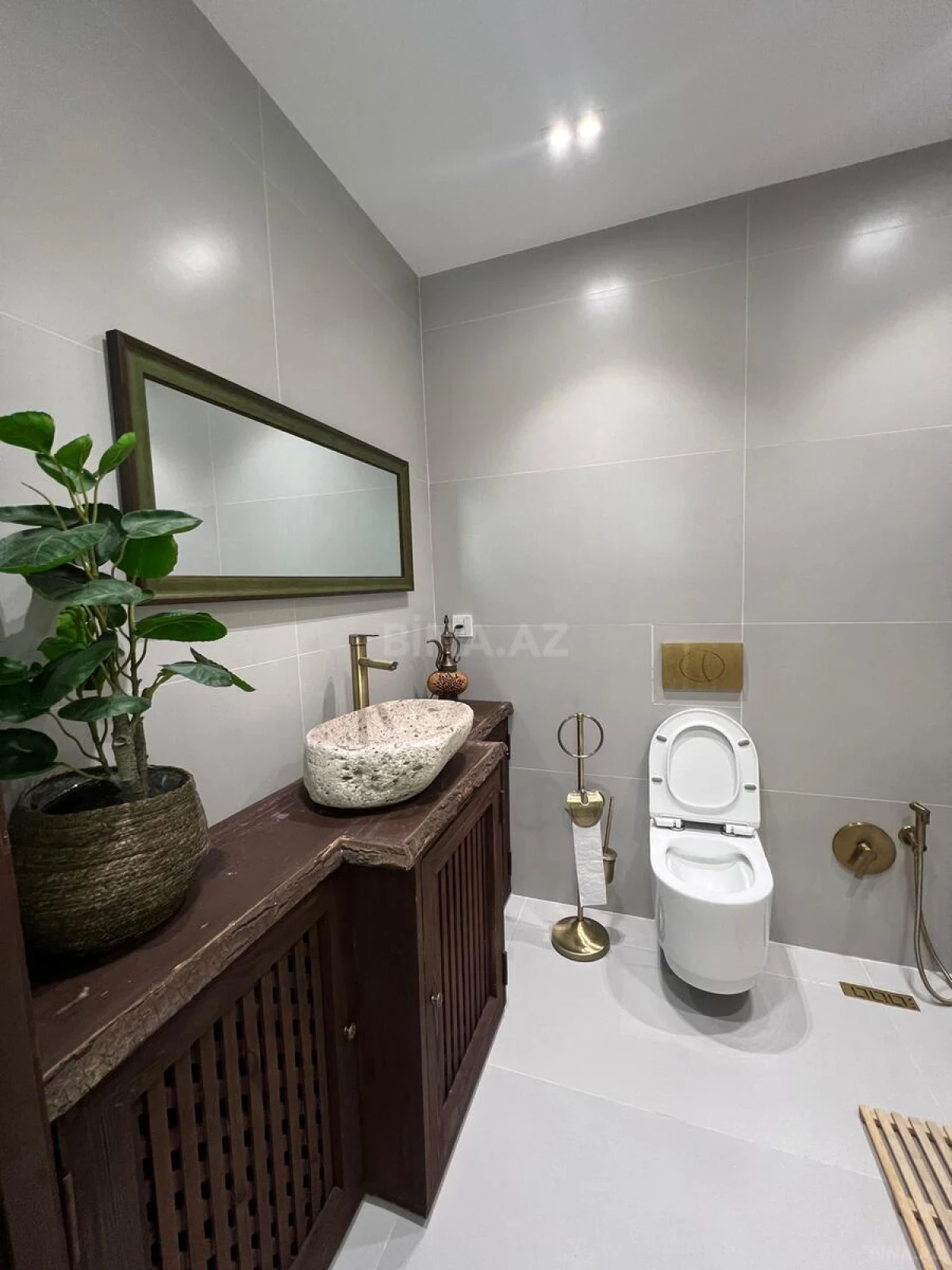 Kirayə verilir 2 otaqlı mənzil 70 m²