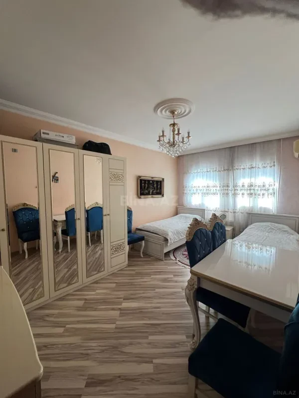 Satılır 5 otaqlı mənzil 130 m²
