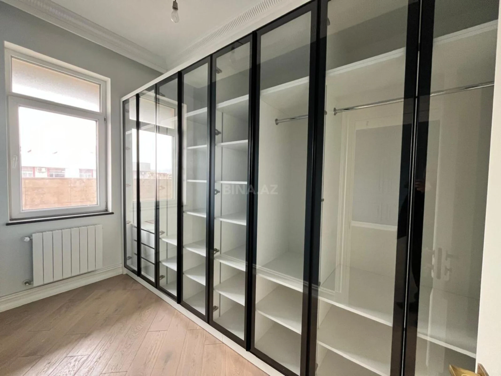 Satılır 12 otaqlı mənzil 830 m²