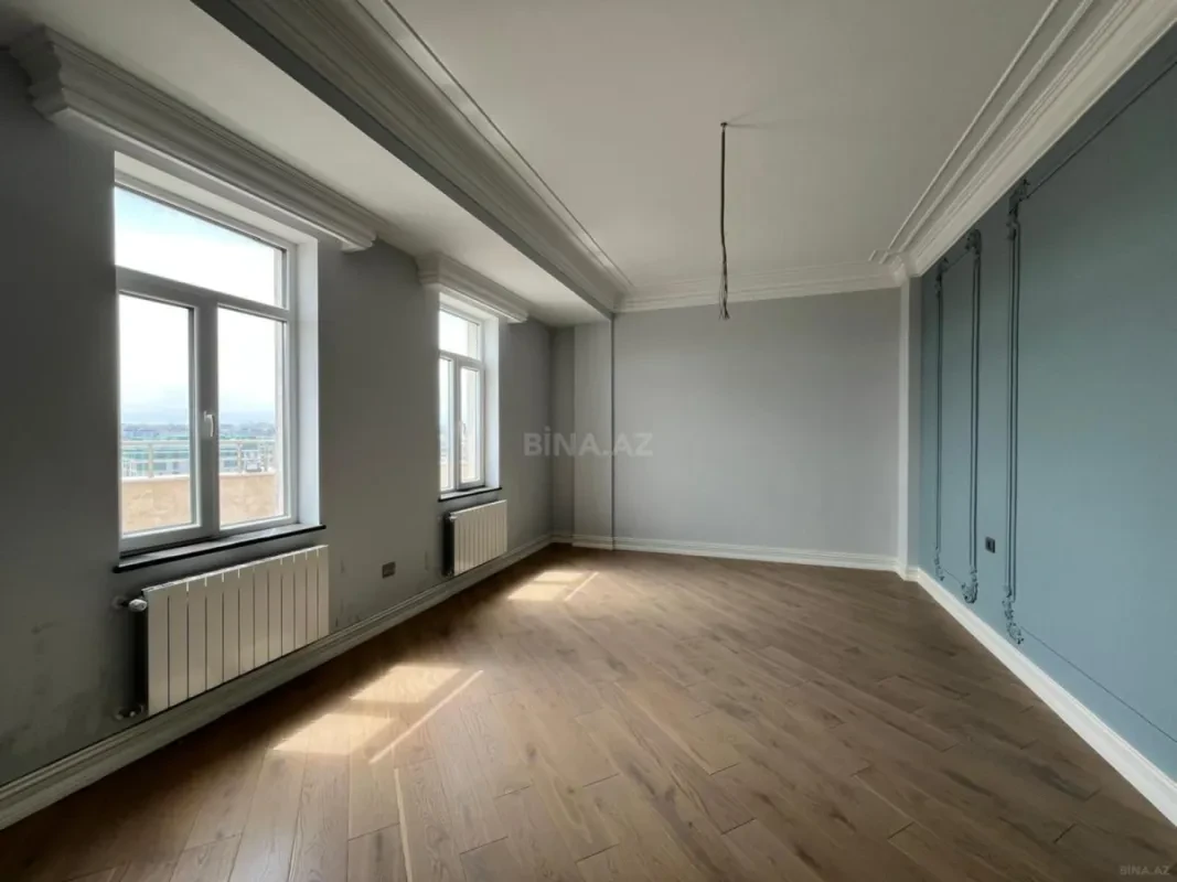 Satılır 12 otaqlı mənzil 830 m²