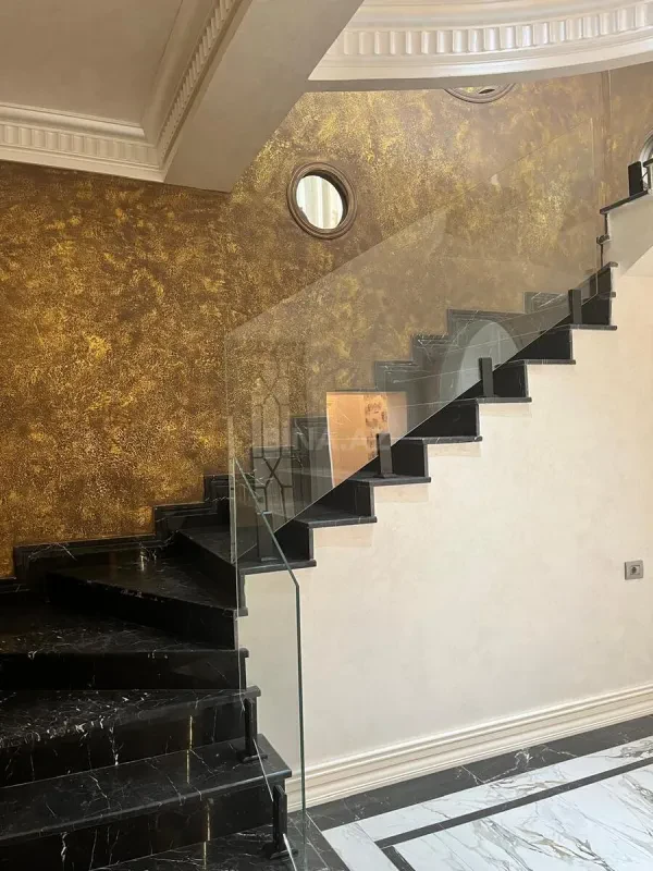 Satılır 12 otaqlı mənzil 830 m²