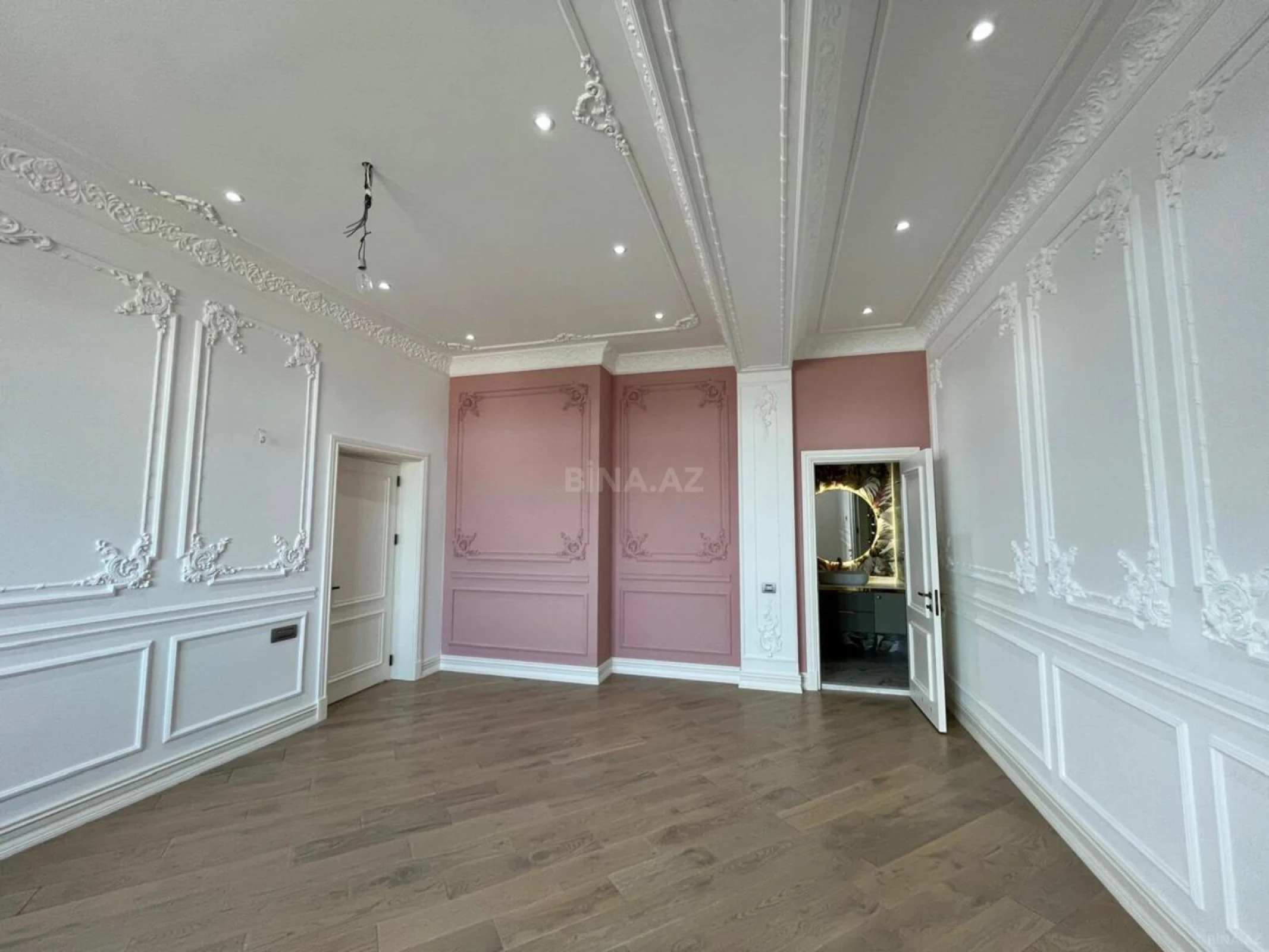 Satılır 12 otaqlı mənzil 830 m²