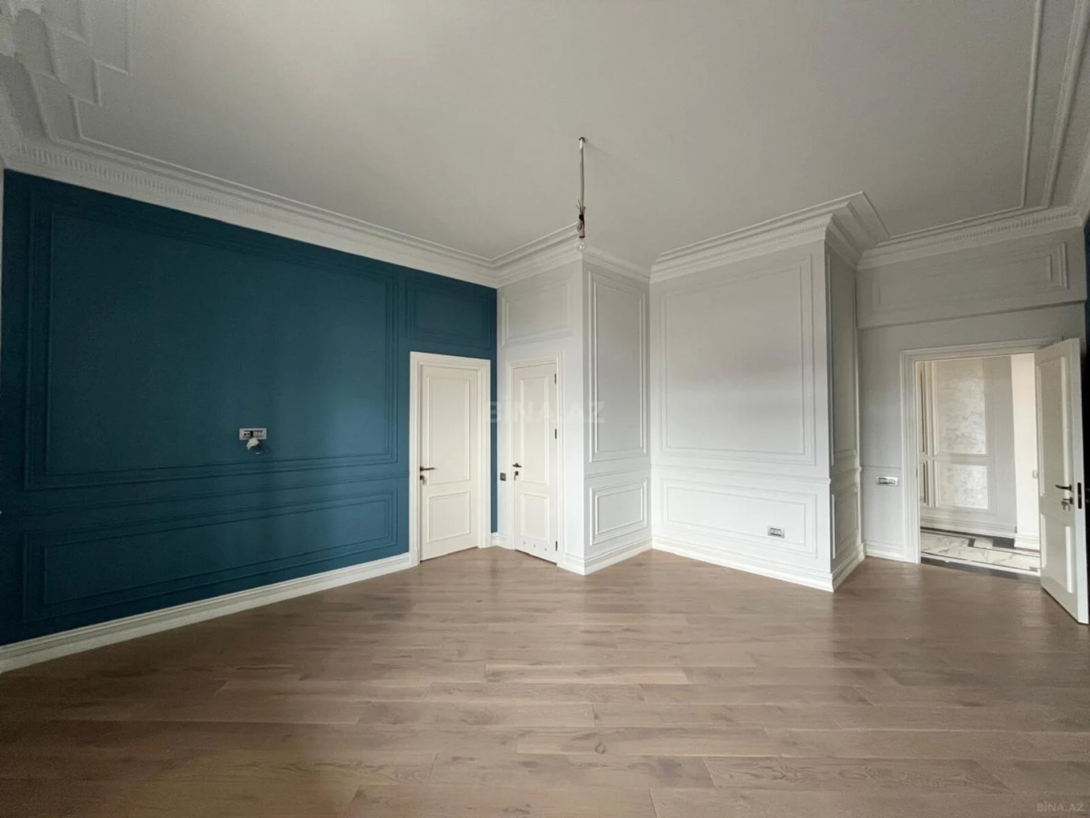 Satılır 12 otaqlı mənzil 830 m²