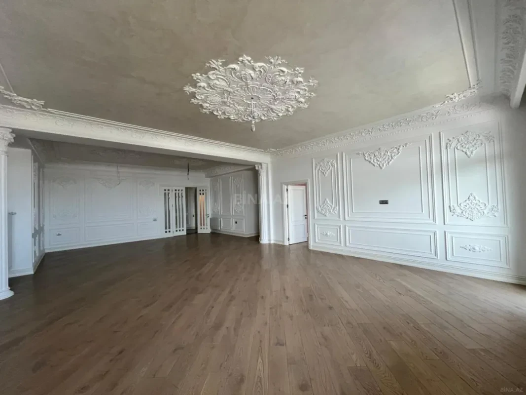 Satılır 12 otaqlı mənzil 830 m²