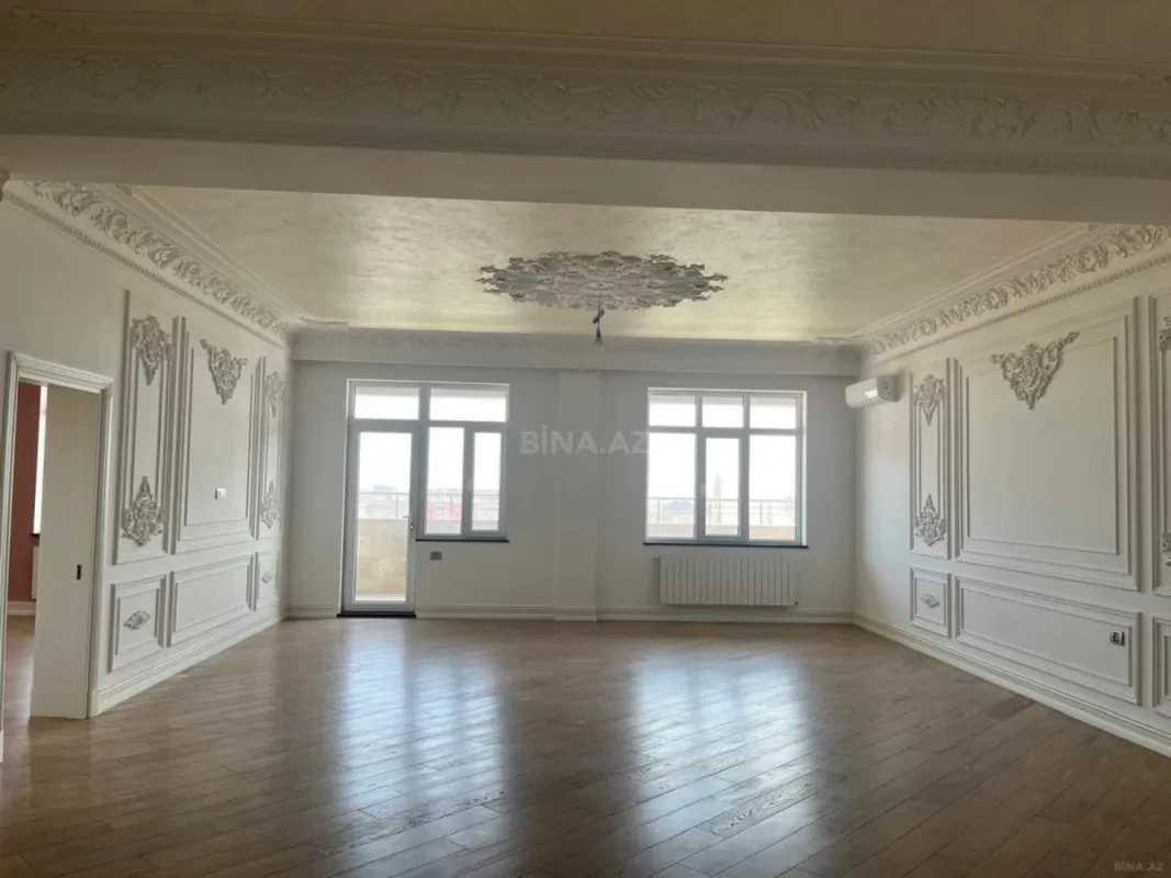 Satılır 12 otaqlı mənzil 830 m²