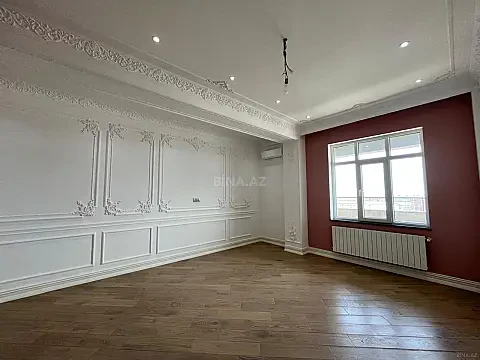 Satılır 12 otaqlı mənzil 830 m²