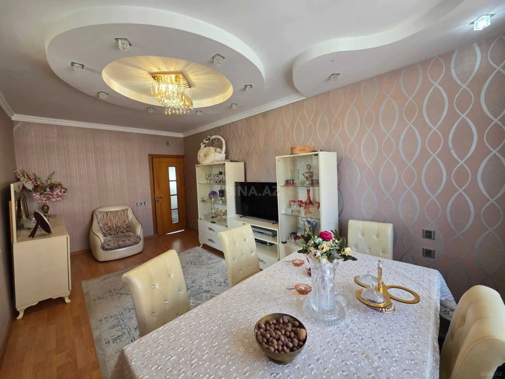 Satılır 5 otaqlı mənzil 120 m²