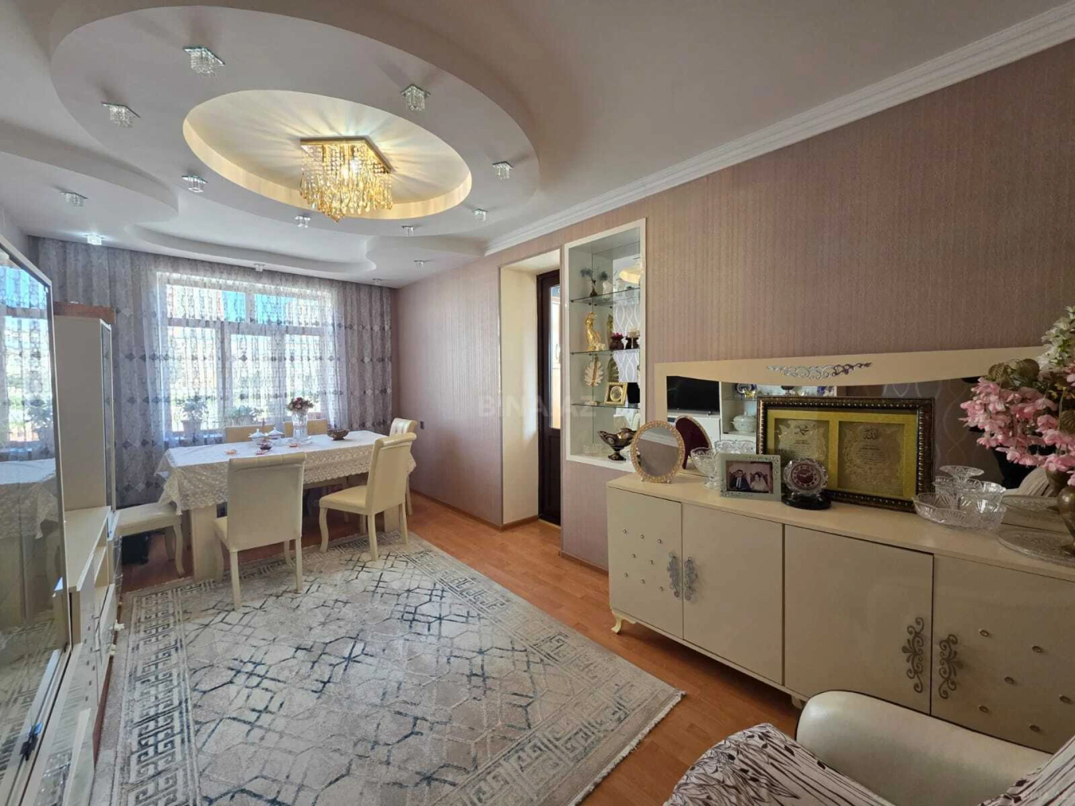 Satılır 5 otaqlı mənzil 120 m²