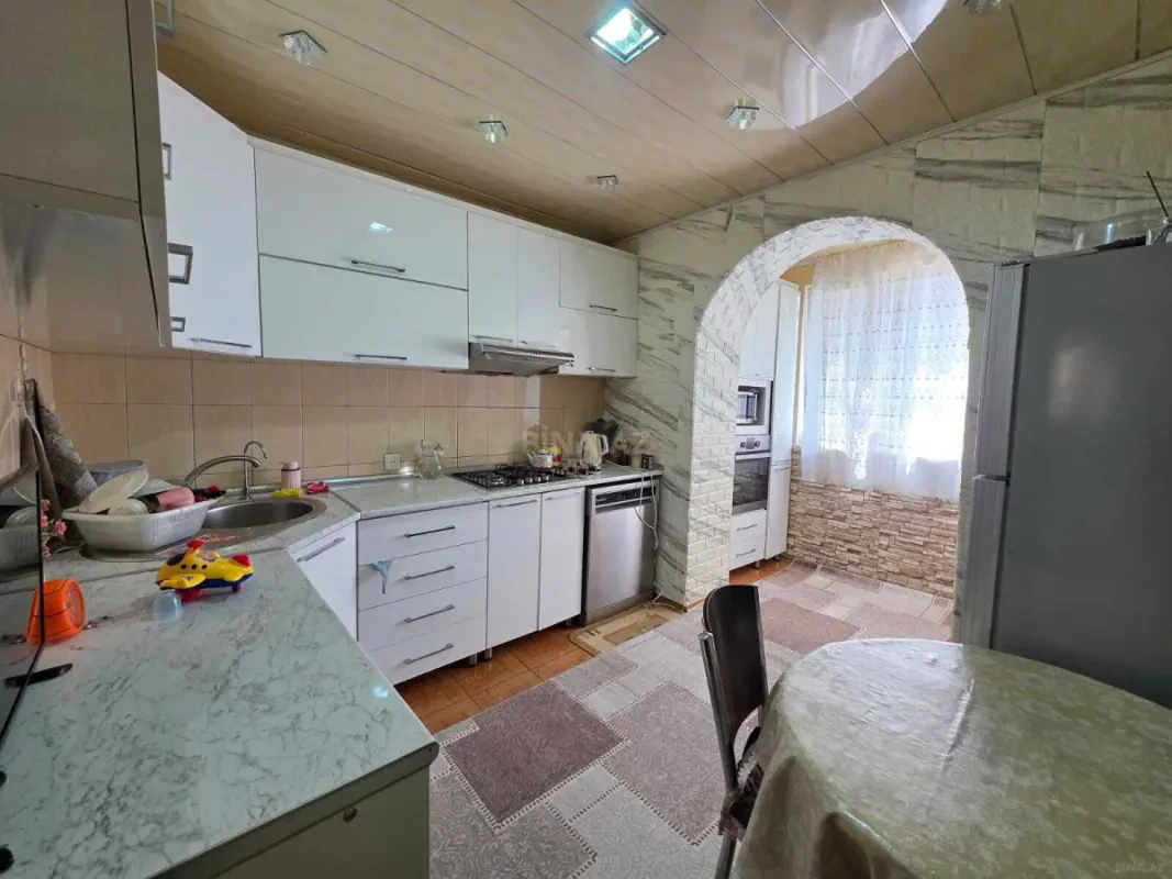 Satılır 5 otaqlı mənzil 120 m²